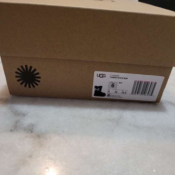 Boots - Picture 4 of 5